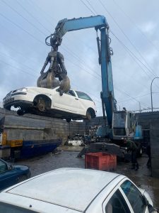 Destruction et recyclage en centre VHU